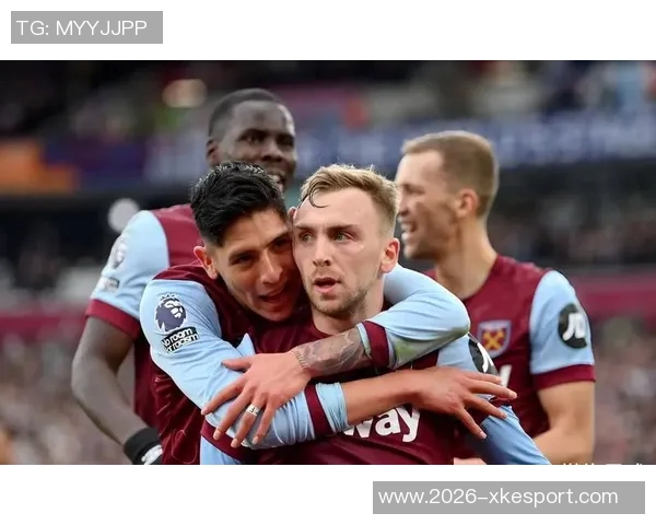 加纳乔单刀失机引发怒火捶草皮表情失落惹人关注