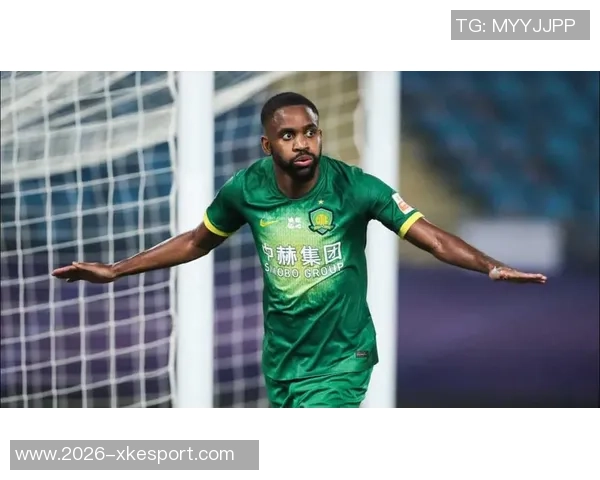 巴坎布门前绝佳机会中横梁球员自投自破成意外进球